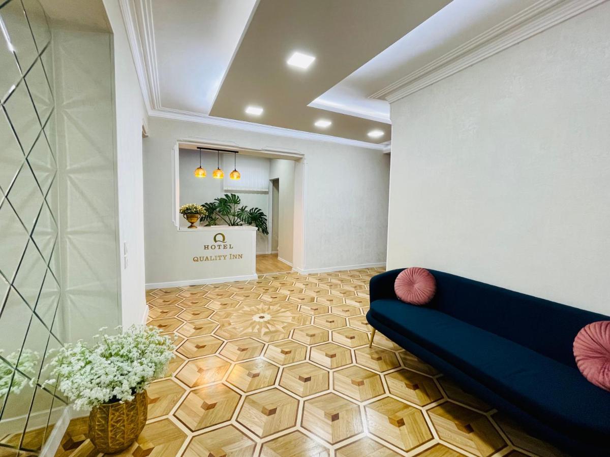 Quality Inn Tbilisi Buitenkant foto