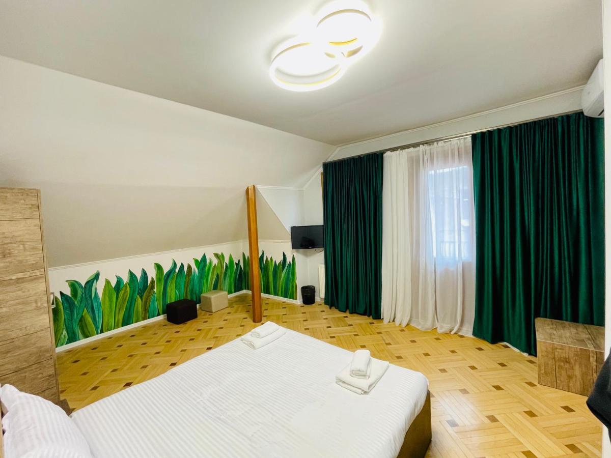 Quality Inn Tbilisi Buitenkant foto
