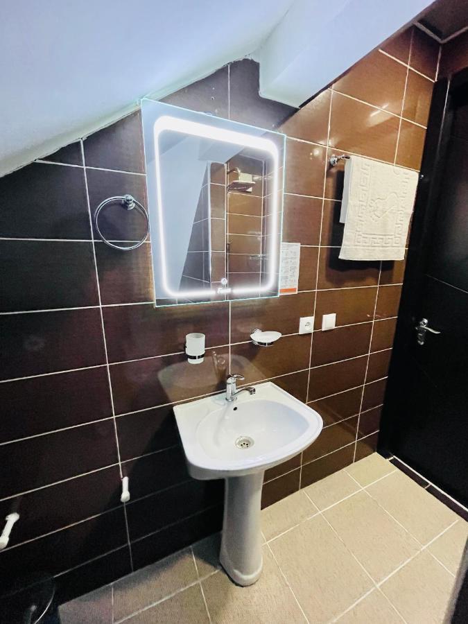 Quality Inn Tbilisi Buitenkant foto