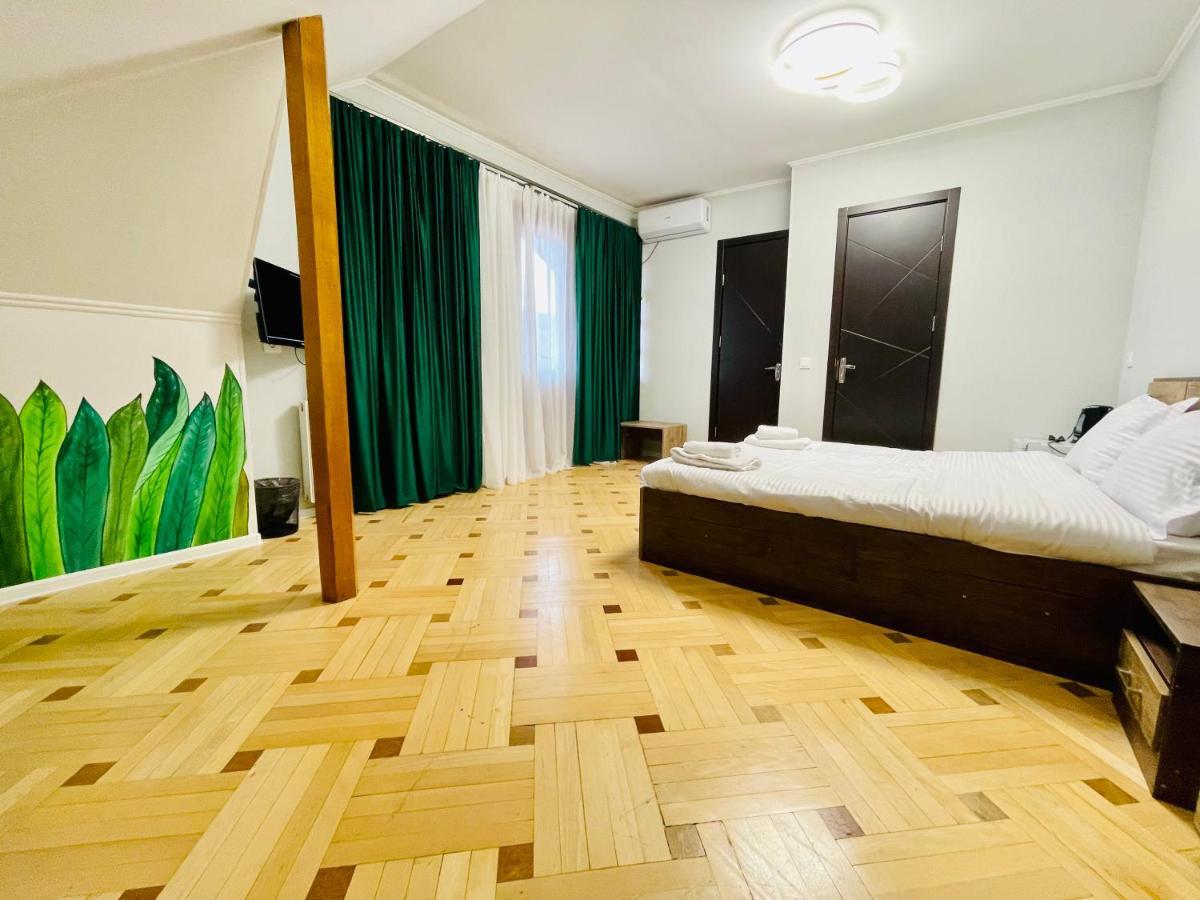 Quality Inn Tbilisi Buitenkant foto