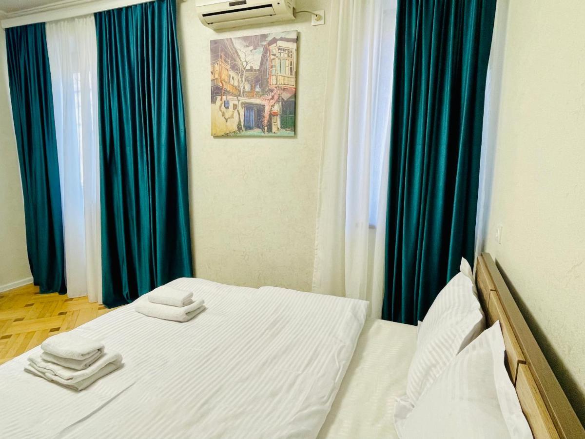 Quality Inn Tbilisi Buitenkant foto