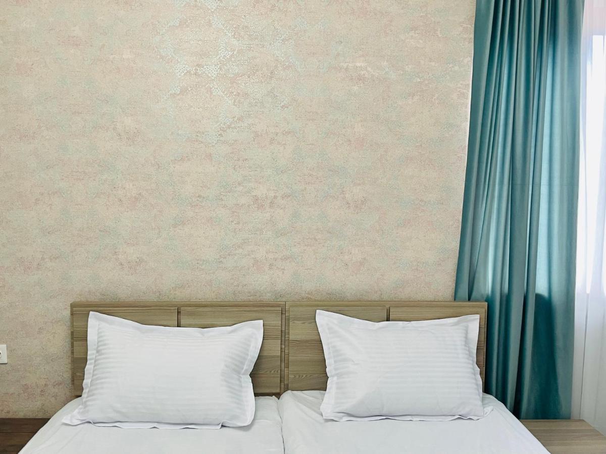 Quality Inn Tbilisi Buitenkant foto