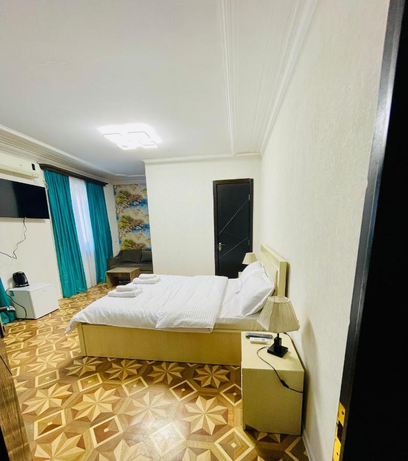 Quality Inn Tbilisi Buitenkant foto