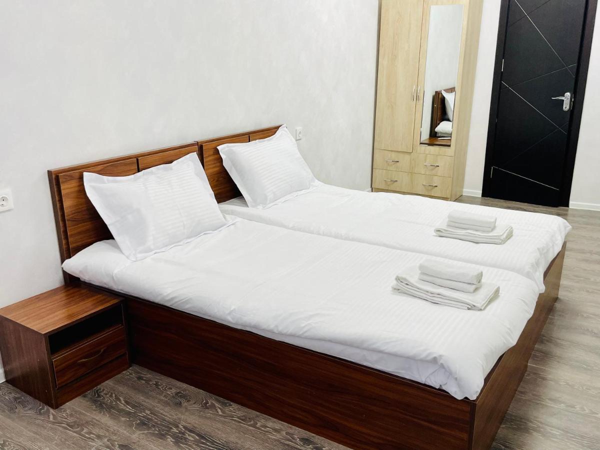 Quality Inn Tbilisi Buitenkant foto