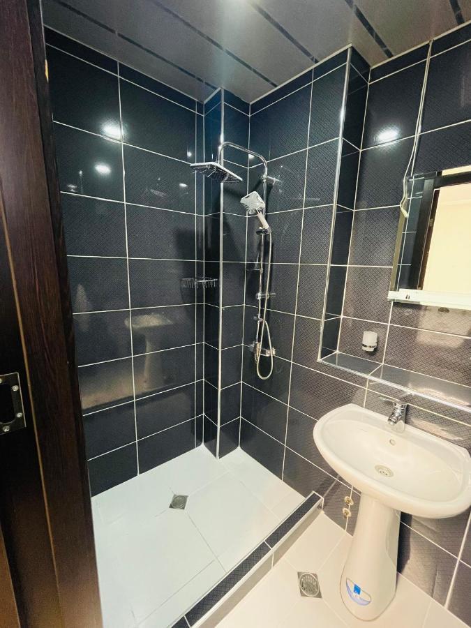 Quality Inn Tbilisi Buitenkant foto
