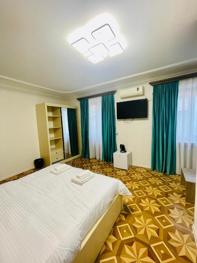Quality Inn Tbilisi Buitenkant foto
